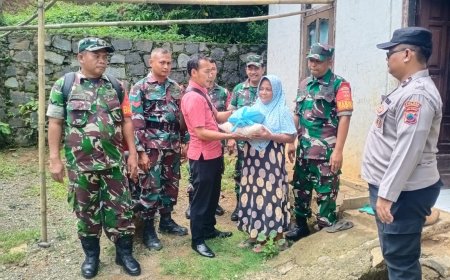 Babinsa dan Bhabinkamtibmas Bersatu dalam Baksos Pembagian Sembako