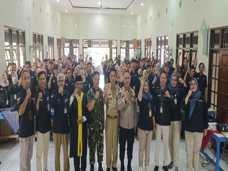 Anggota Koramil 03/Wanadadi Hadiri Pelantikan Dan Pembekalan Pengawas TPS