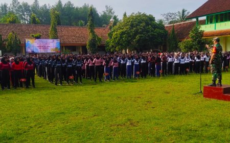 Anggota Koramil 03/Wanadadi Berikan Materi PBB dan Kesamaptaan Jasmani SMAN 1 Wanadadi