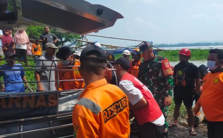 Babinsa Koramil 03/Wanadadi Bantu Evakuasi Mayat Di Bendungan Waduk Mrica.