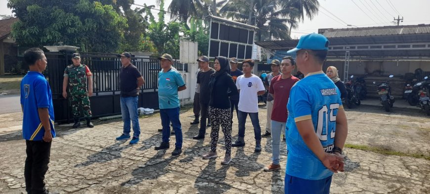 Tingkatkan Kemampuan, Babinsa Koramil 03/Wanadadi Latih Serta Berikan Pembekalan Kepada Linmas