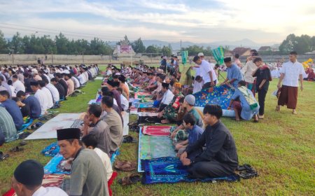 Amankan dan Laksanakan Sholat Idul Adha Bersama Warga Desa Binaan Babinsa Koramil 03/Wanadadi