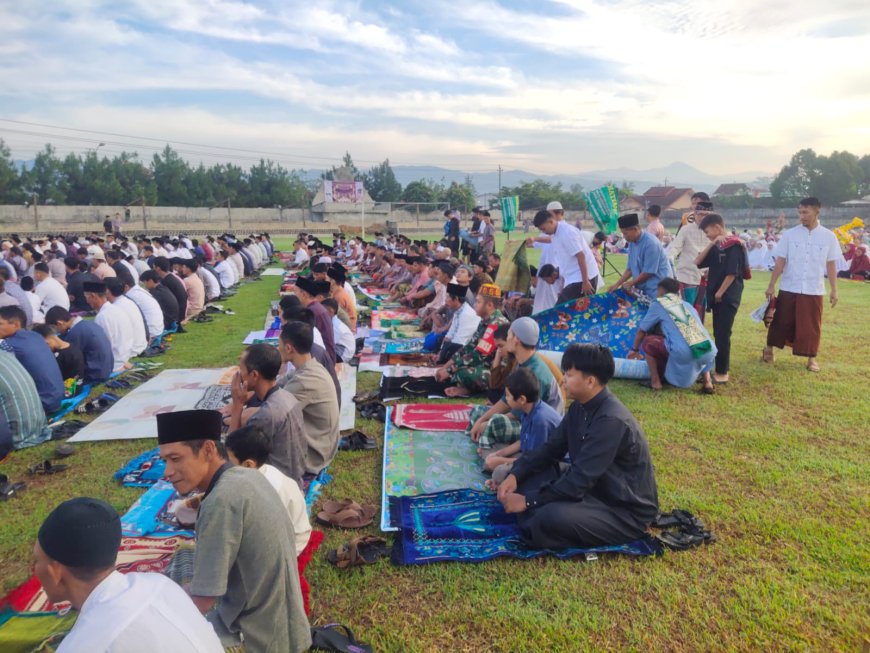 Amankan dan Laksanakan Sholat Idul Adha Bersama Warga Desa Binaan Babinsa Koramil 03/Wanadadi