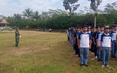 Babinsa Koramil 03/Wanadadi Berikan Materi Kedisiplinan dan Pembentukan Karakter di SMAN 1 Wanadadi dan SMK COKROAMINOTO Wanadadi