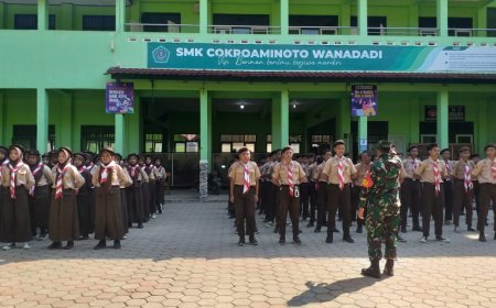 Babinsa Koramil 03/Wanadadi Latih PBB di SMP Cokroaminoto Wanadadi Guna Membentuk Karakter dan Kedisiplinan