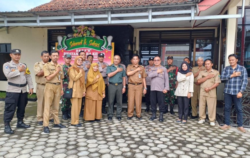 Kebersamaan Danramil 03/Wanadadi dan Camat Wanadadi Beri Kejutan HUT Bhayangkara Ke Polsek