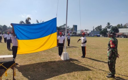 Babinsa Bimbing Paskibra 2024 Jalani Gladi Kotor Upacara HUT RI