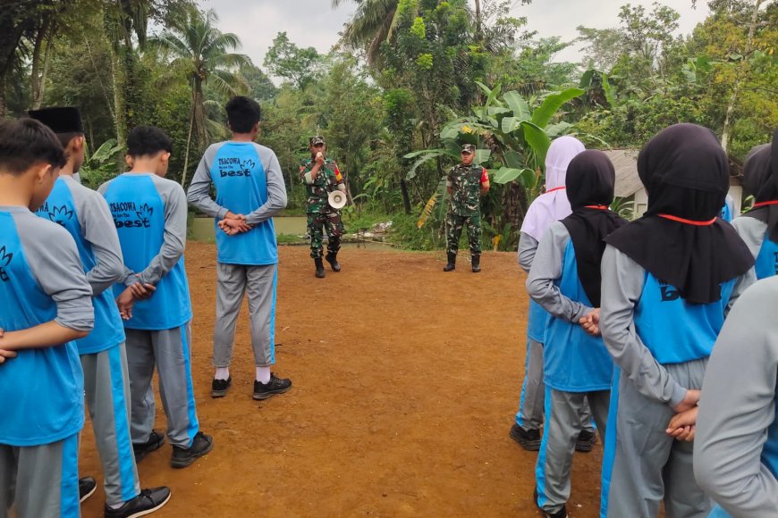 Babinsa Koramil 03/Wanadadi Berikan Materi Kedisiplinan dan Pembentukan Karakter MTs Cokroaminito Wanadadi